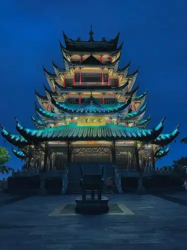 鸿恩寺公园是重庆主城核心区视野最广的观景公园,比鹅岭公园高22米