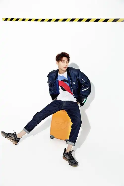 王子邱胜翊拍学院风写真充满活力被赞最帅学长