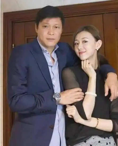 足坛巨星范志毅:三婚娶小17岁演员,一婚空姐前妻揭离婚内幕|李倩|娇妻