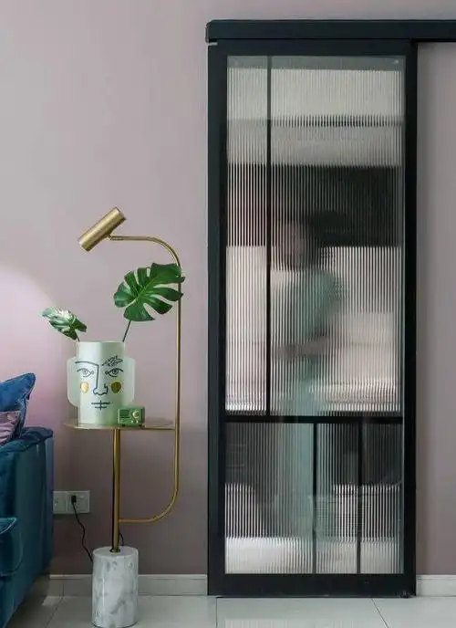 长虹玻璃做隔断透光不透视还能营造线条高级感