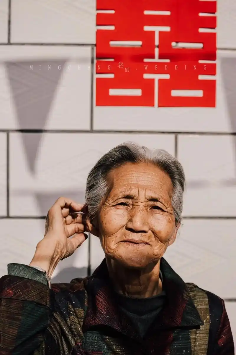 慈祥的老奶奶……真好…人与人的遇见是缘分也是命中注定……得到