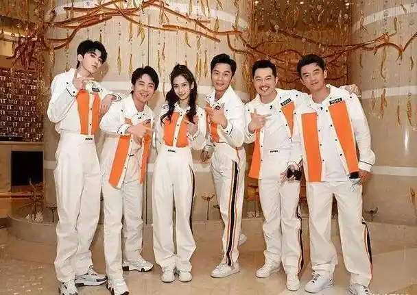 大火,网友期盼张若昀上跑男宣传,顺便为唐艺昕报仇|郑恺|李沁|奔跑吧