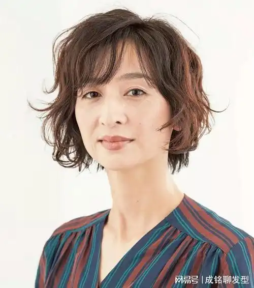 这9款时髦又好看,减龄又显气质|减龄|卷发|发型|盘发|短发|纹理烫
