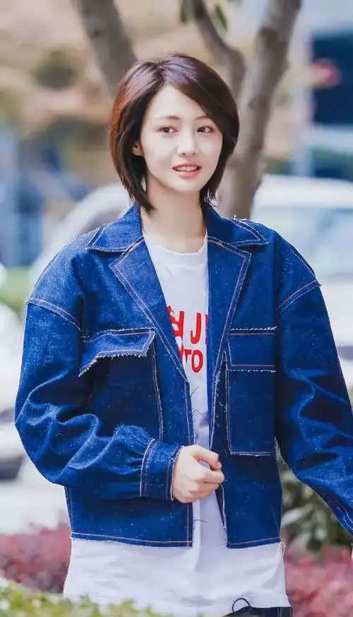 郑爽自带热搜体质,少女感大发引围观!