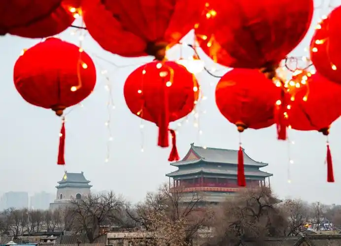 大红灯笼高高挂!北京什刹海年味渐浓——_腾讯新闻