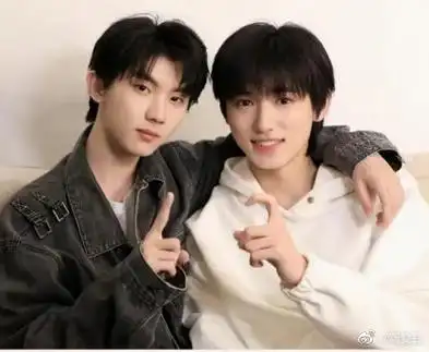 宋亚轩终于逮到马嘉祺抖腿了