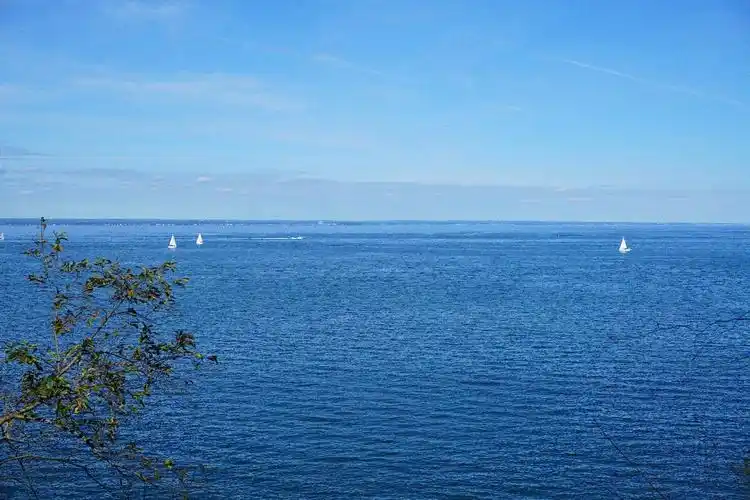 蔚蓝大海上的点点白帆为此行画上完美的句号