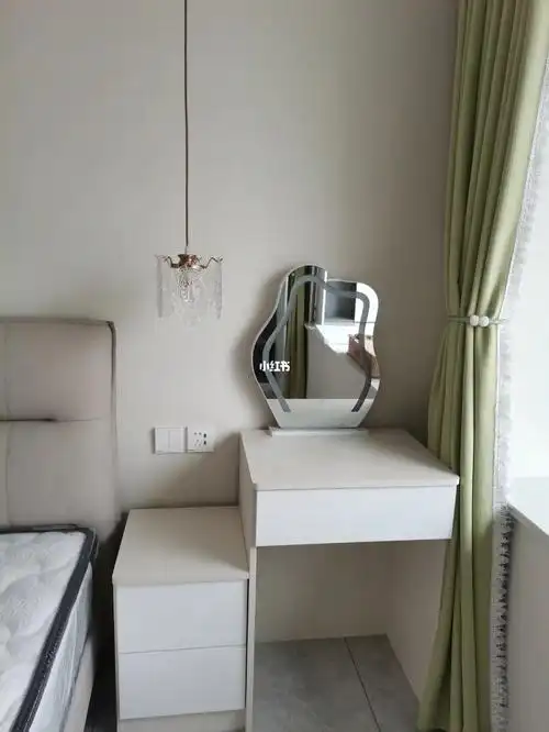 木工做的梳妆台