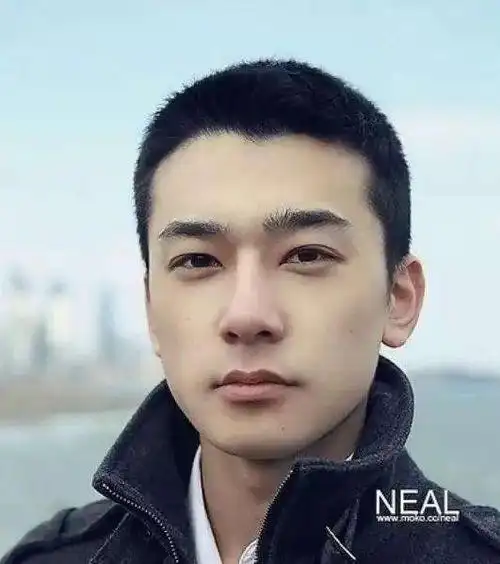 帅气精神十足检验男生颜值的发型男生寸头发型图片一直头发比较长的