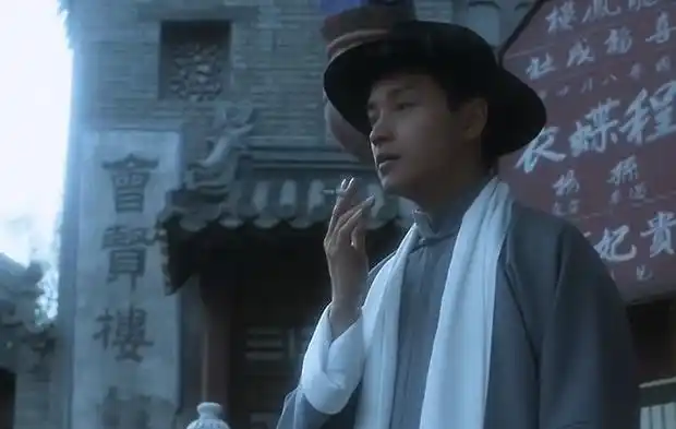 张国荣抽烟剧照,却被一口烟呛得喘不过来气,演技太好|张国荣|霸王别姬