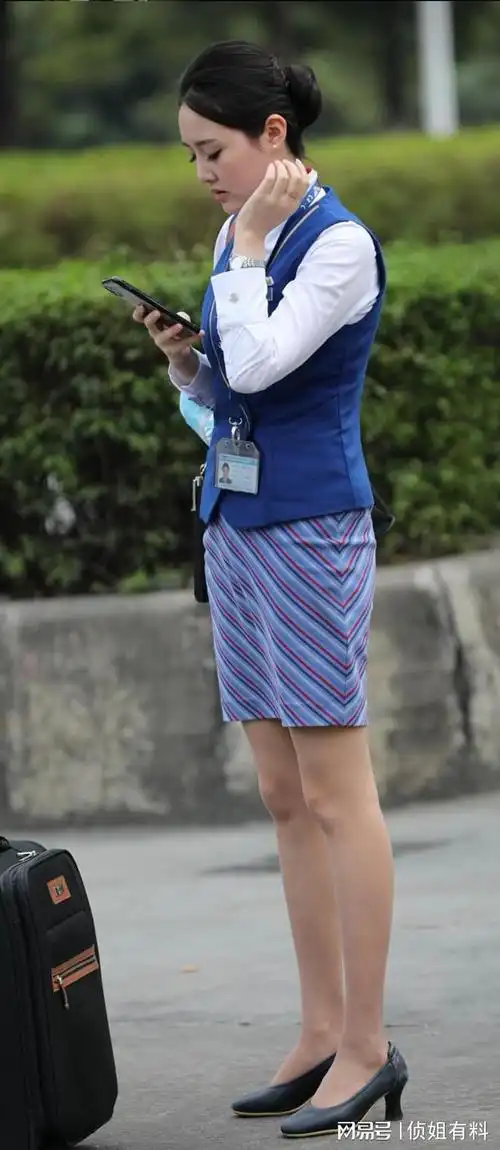 近距离直拍南航小姐姐空姐制服打扮日常行为举止因为真才最美