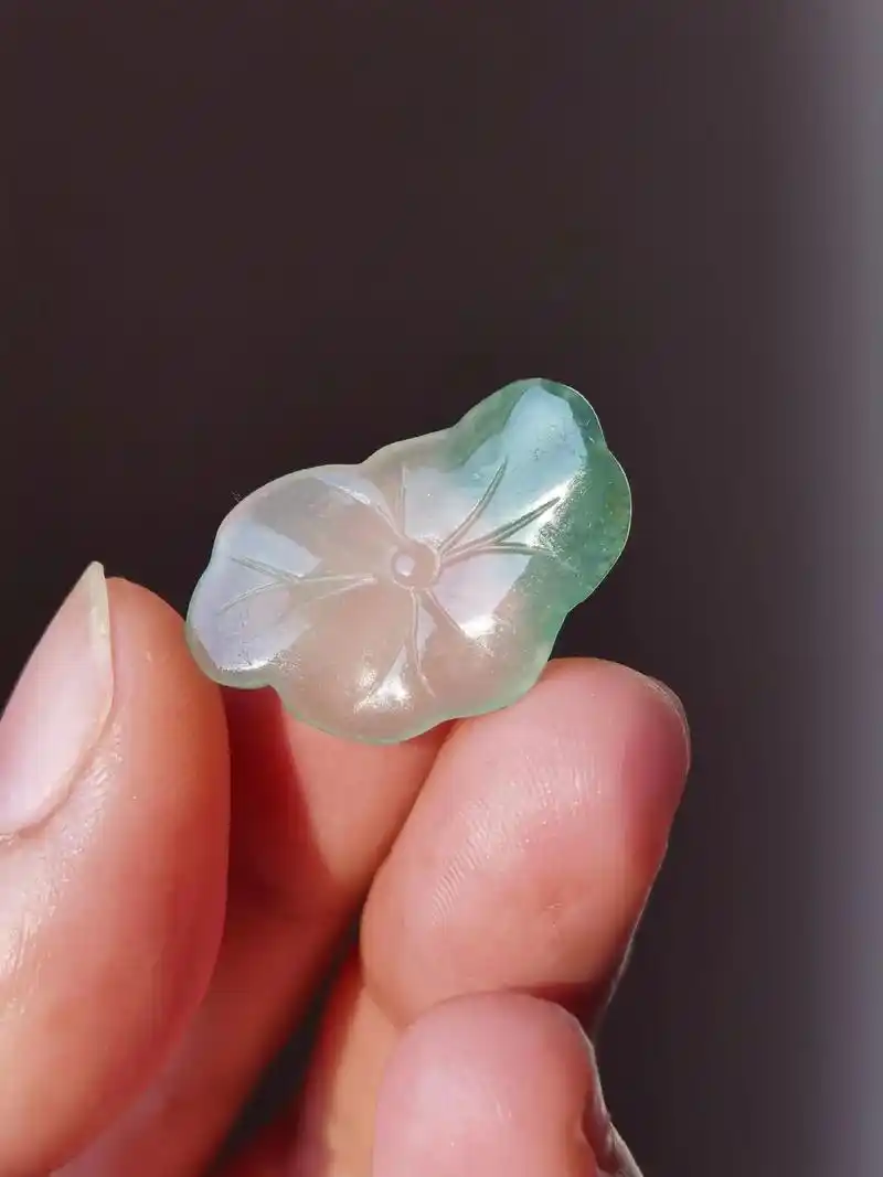阿拉善戈壁糖心玛瑙纯手工雕刻精致绿糖荷叶
