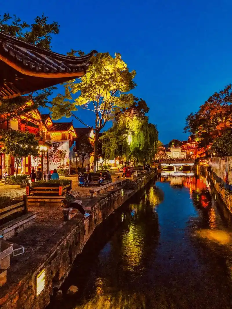 古城夜色拍摄于云南丽江古城