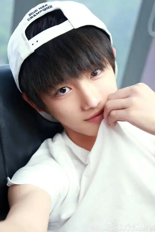 十三岁帅气男孩阳光图片