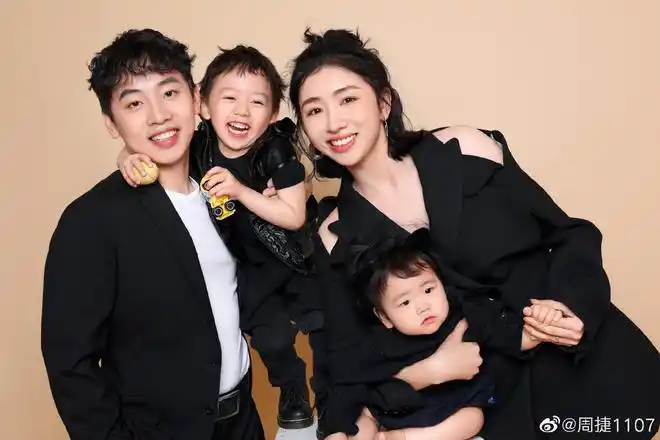 中国奥运五金王晒全家福儿女双全幸福美满一家四口都是高颜值