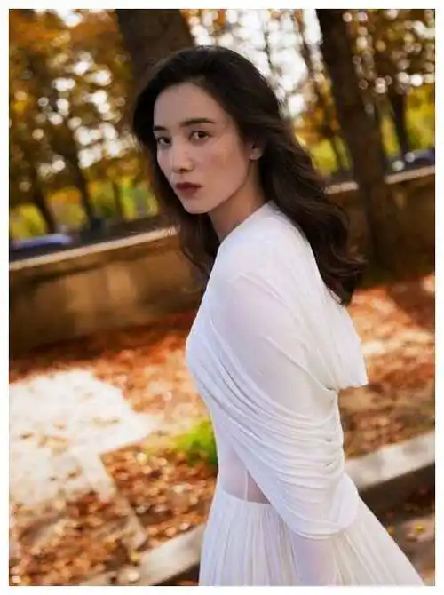 43岁"无人敢娶"的宋佳,显然有了她的新篇章!