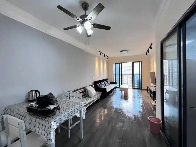 保利大都汇98平小三房