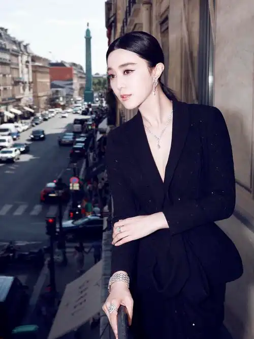 戴比尔斯全新高级珠宝献世华美钻饰闪耀巴黎之夜