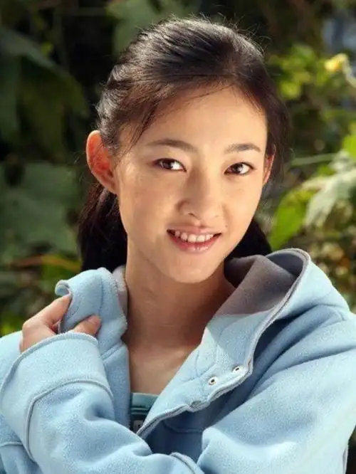 王丽坤长相十分精致,皮肤白皙,而且出道这么多年绯闻很少,尤其是她在