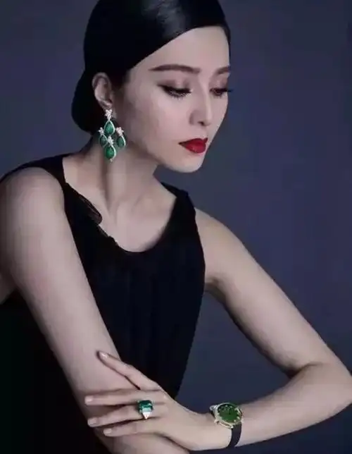 范冰冰戴价值千万的翡翠手表贵气逼人,这就是"范爷"的排面!