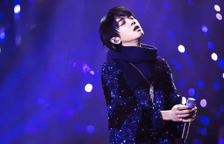 华晨宇_李宇春_质疑