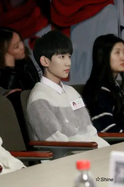 tfboys王源 151130 qq空间红围巾公益 cr:bigshiningroy