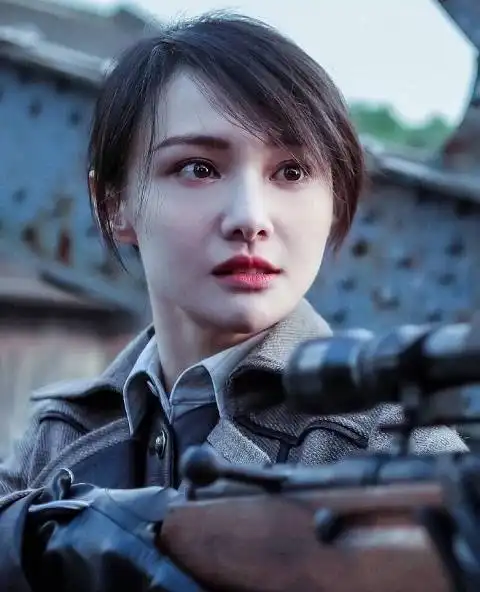 给我们展现了一位非常霸气仗义的女神,在这部电视剧中郑爽的颜值时而