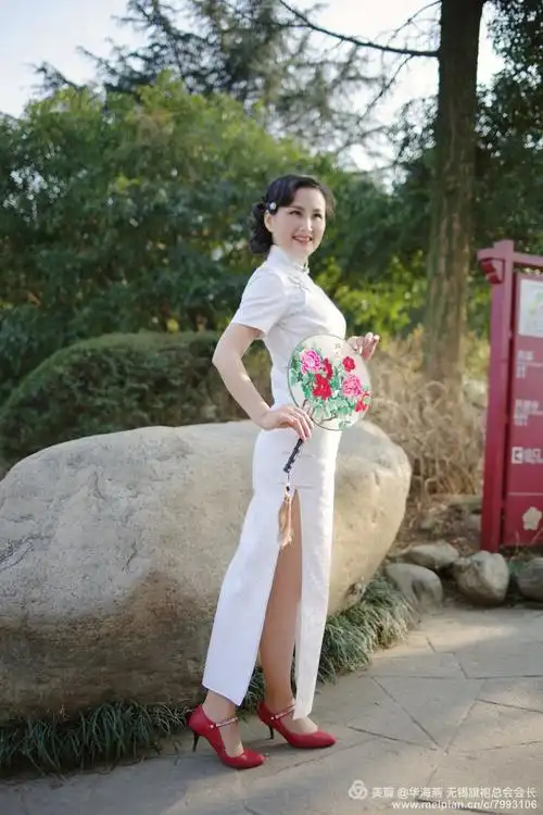 白色旗袍的诗情画意