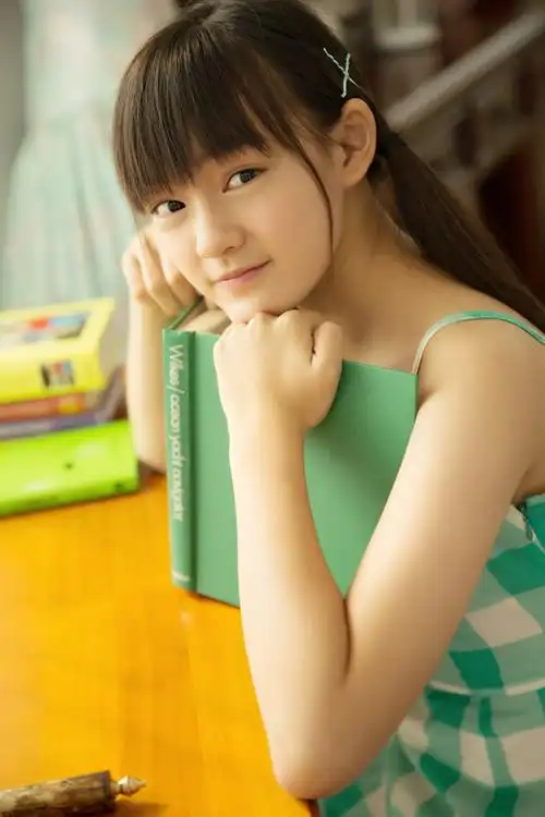 今日关注:文淇|14岁就获金马奖的文淇,脚穿10cm"竹签鞋",站都站不稳了