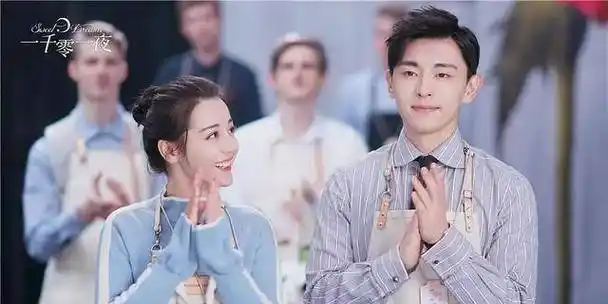 只看到邓伦和迪丽热巴同框?邓伦手上的小设计注意到了吗?可爱!