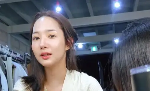 "金秘书"朴敏英近照曝光!素颜出镜黑眼圈深重