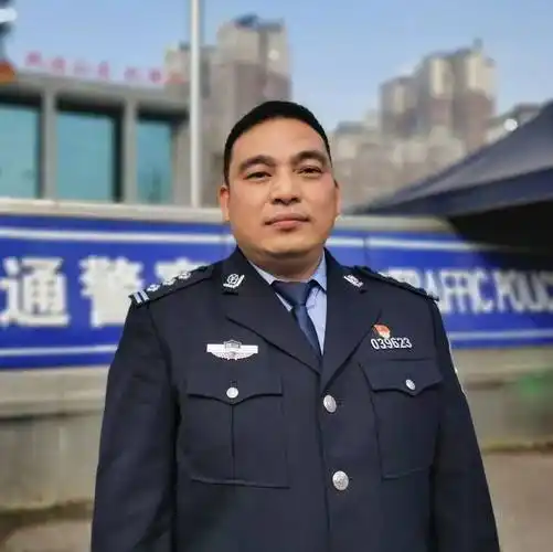 资中县公安局交通警察大队大队长朱斌说:"交警大队将按照上级要求