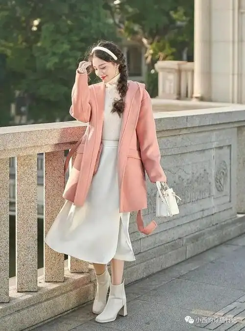 粉色搭配这4种颜色,好看又浪漫!