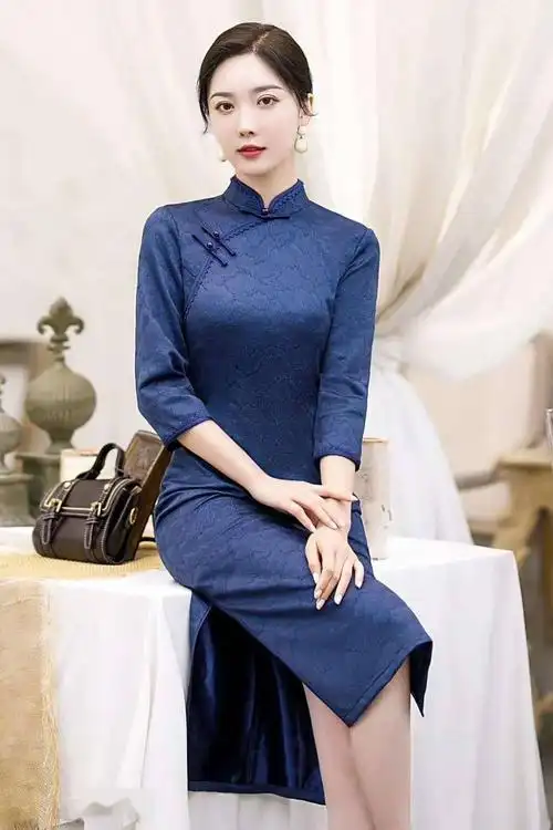 女人味还是一种风情,一种从里到外的韵律.穿着富有韵味旗袍