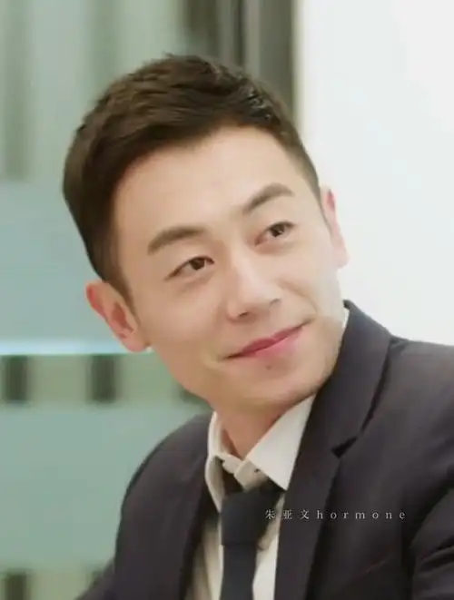 "这一声宝贝儿也太苏了吧"朱亚文治愈系笑容