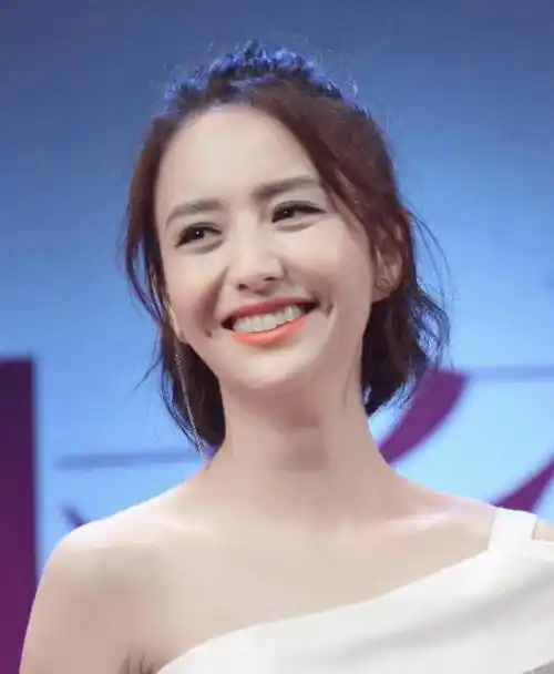 8位梨涡女神无人争锋,一颦一笑都甜到了心坎里,网友:是心动啊