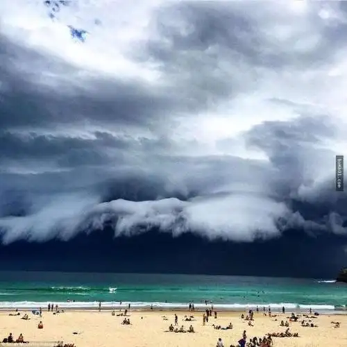 澳洲天空惊现的「海啸云」看照片已经觉得恐怖,怎知影片让大家都更