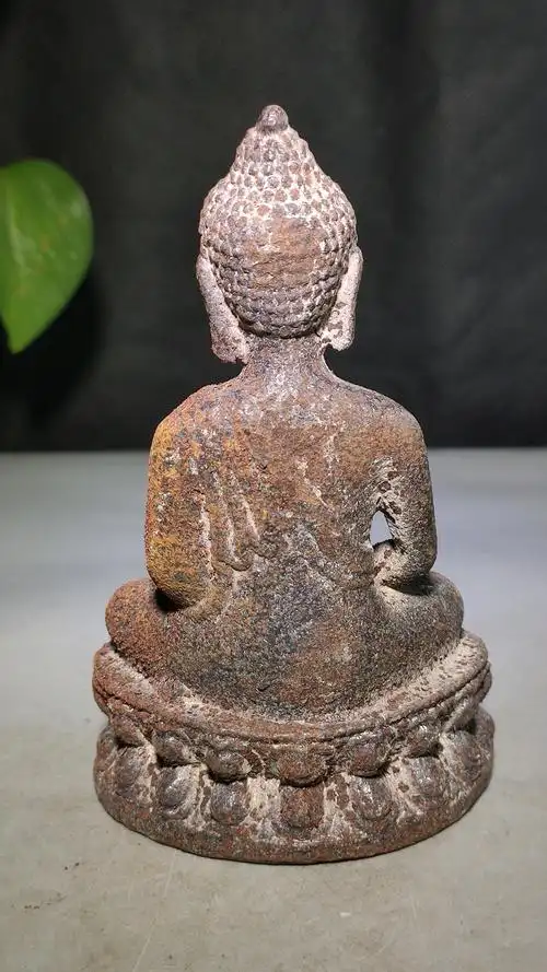 沧桑入骨铁佛像