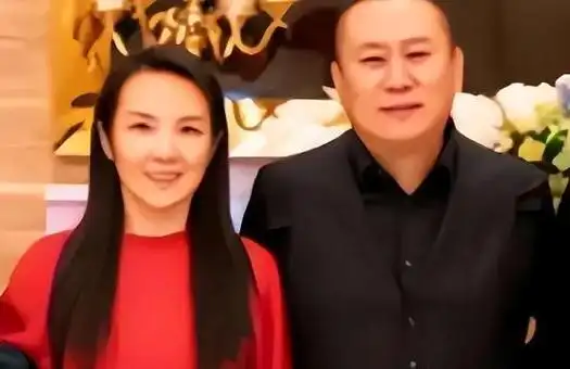 管彤:26岁进央视做女主持,42岁为普通丈夫生儿子,获得一生幸福