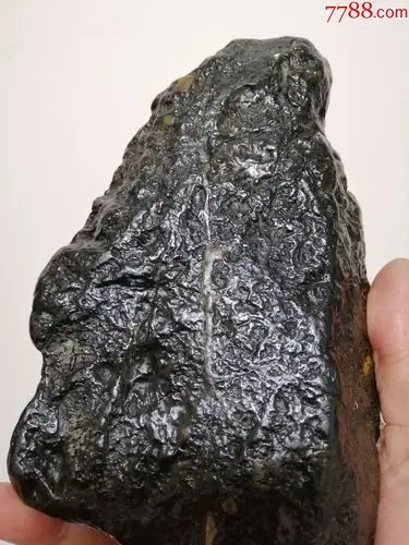 重约2.4斤黑金石原石摆件(a4643)