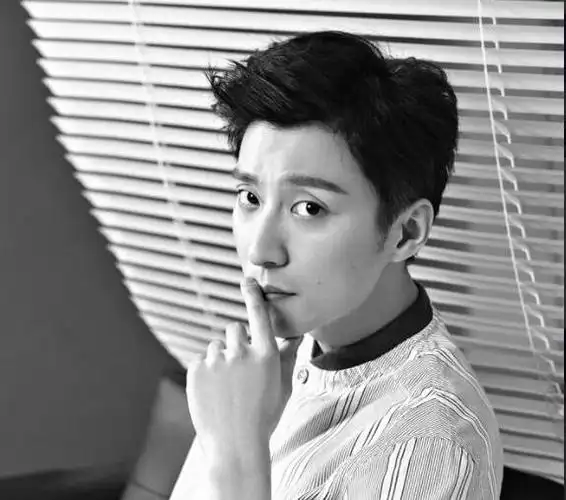 乔任梁断臂倒吊照片 瓜那么多别吃这个人血馒头