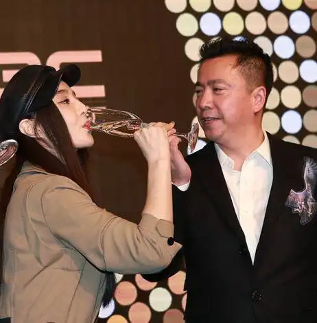 华谊老总王中磊与众多大牌女星亲密合照流出网友辣眼睛
