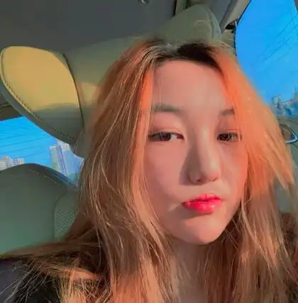 李嫣晒美照 14岁的她时髦有范儿稍显成熟