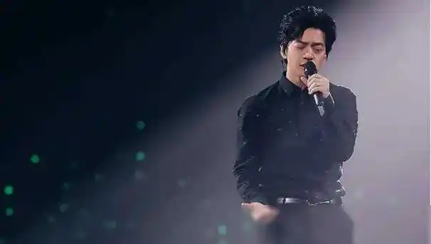 每日文章打卡最后要说的是窦唯,这位已经淡出公众视线多年的歌手.