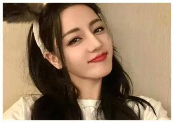 原创31岁迪丽热巴发飙揭晓怼脸照片状态疑似认真你认为呢