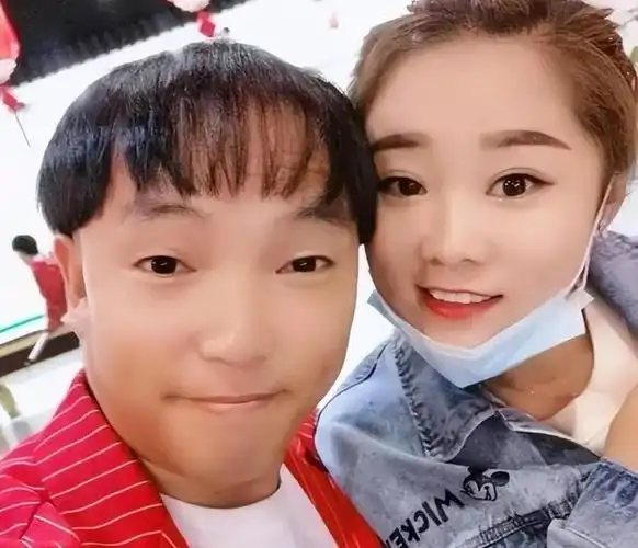 依据掌握,霍云龙的老婆年纪要比他小十岁,当时二人结婚时就要很多的