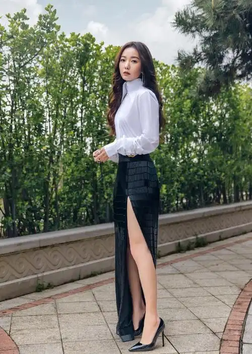王珞丹身材也是非常好的.