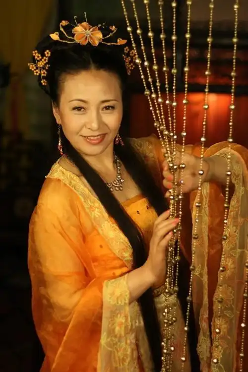 长发仙子沈淑香古装风采35