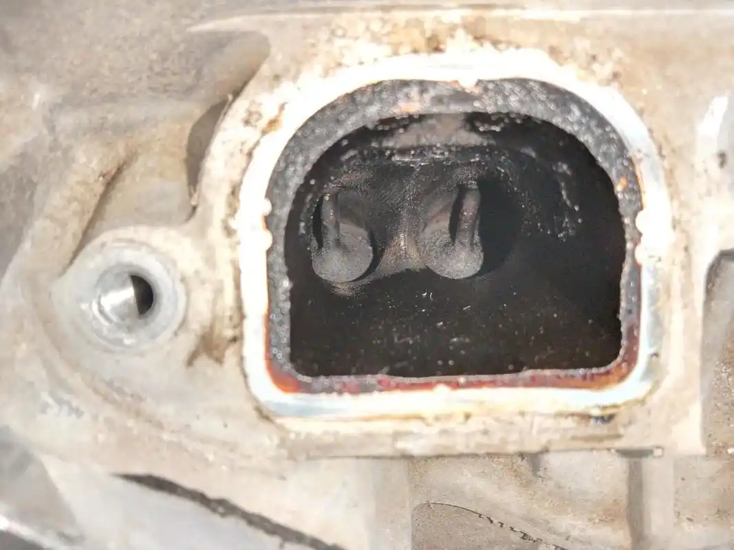 宝马x1干冰清理气门进气道积碳前后对比图仅供参考