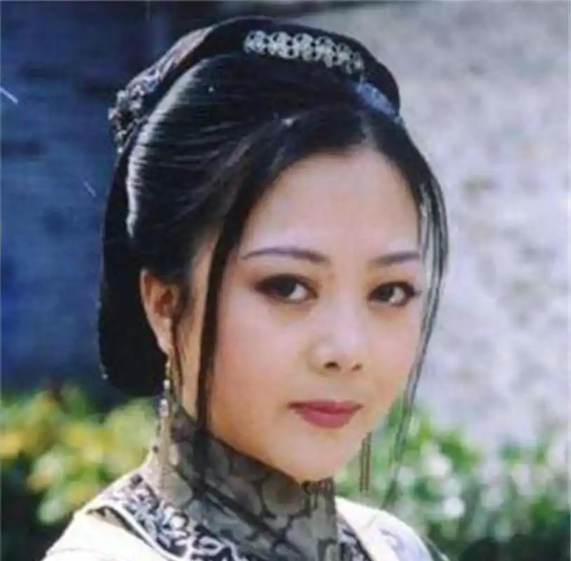 梁丽:与前夫离婚净身出户,再婚嫁普通人,如今还好吗